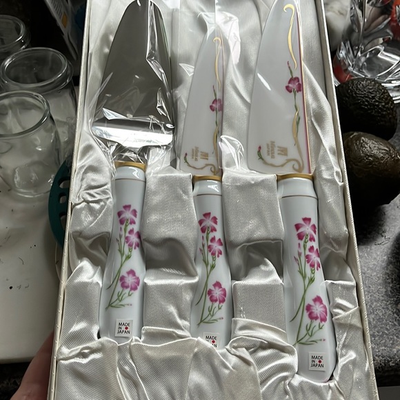 NWOT Minova Ceramic Jewelled Knives set - Picture 1 of 10